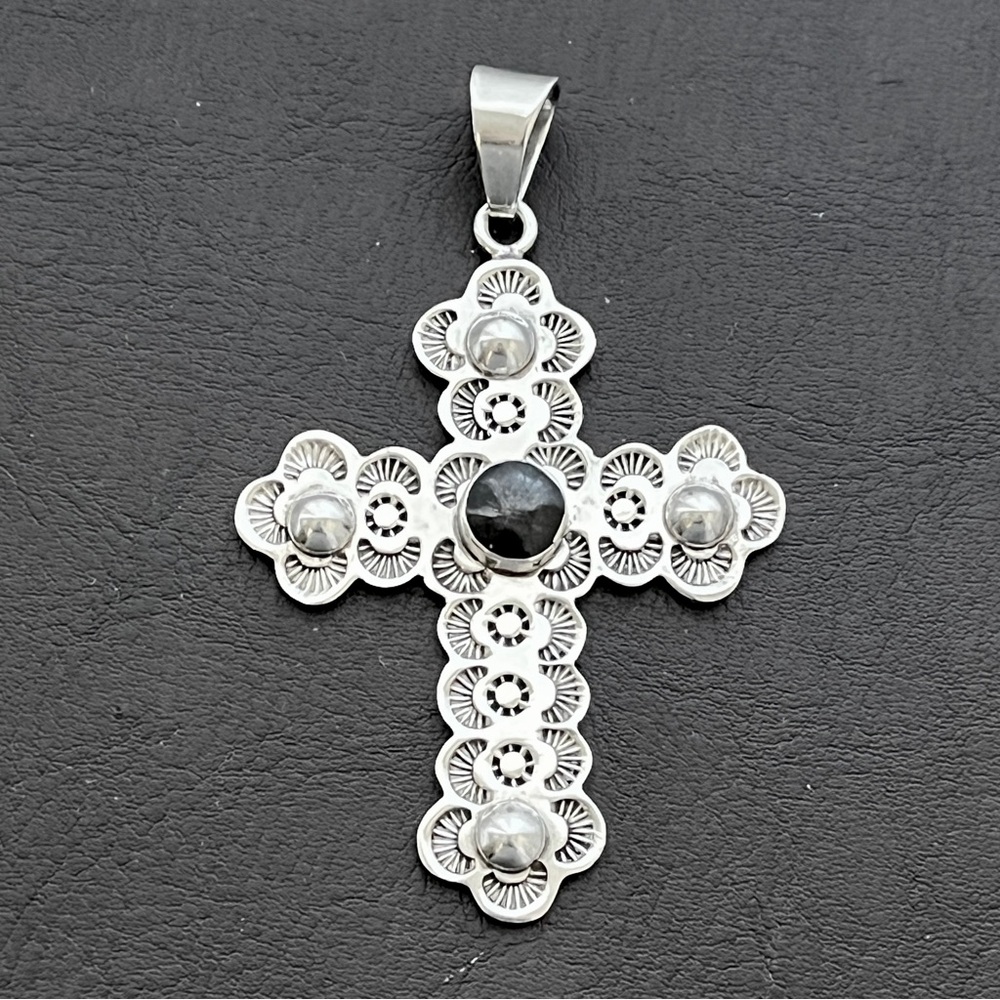 Vintage Taxco Mexico Large Sterling silver and onyx cross pendant - Picture 6 of 12